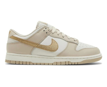 Nike SB Dunk low - Gold Swoosh